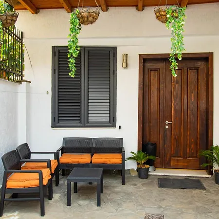 Lucas Relaxing House Tirana